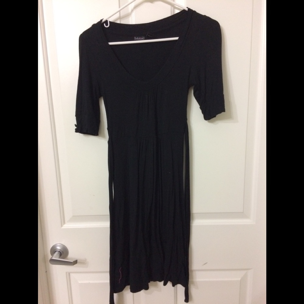 Seductions Mid- length Black dress with Sleeve 1/4 Size Small